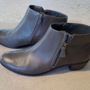 Women's Gray Ankle Boots By ECCO